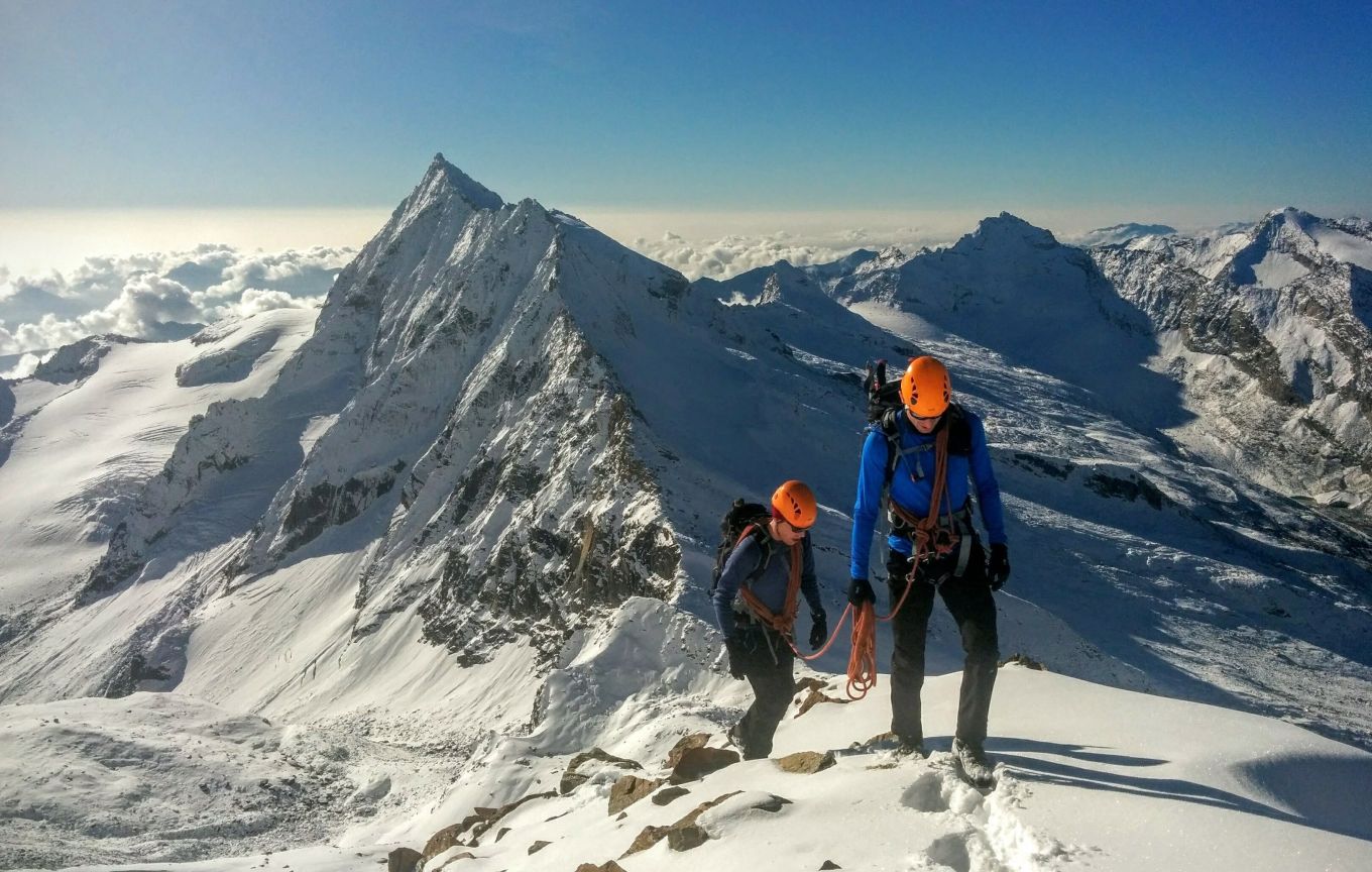 Students short roping on Weissmies 3