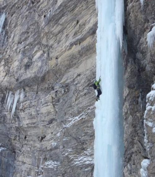 Ice-Climb-Dame-du-Lac-in-Morzine